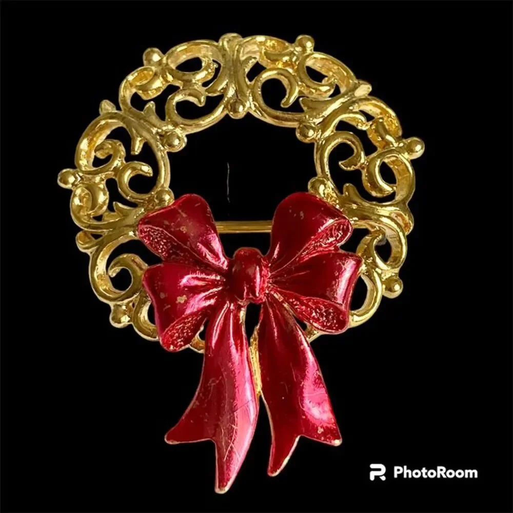 Vintage Christmas Filigree Scroll Wreath Pin Brooch Gold Tone Red Bow JJ Jonette
